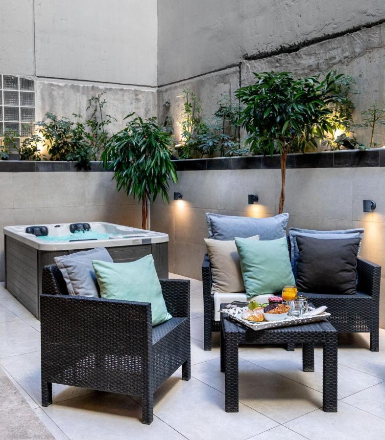 47 Luxury Suites Atene Esterno foto
