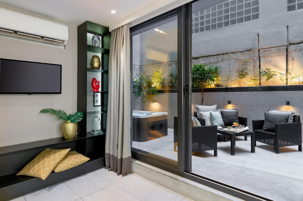 47 Luxury Suites Atene Esterno foto